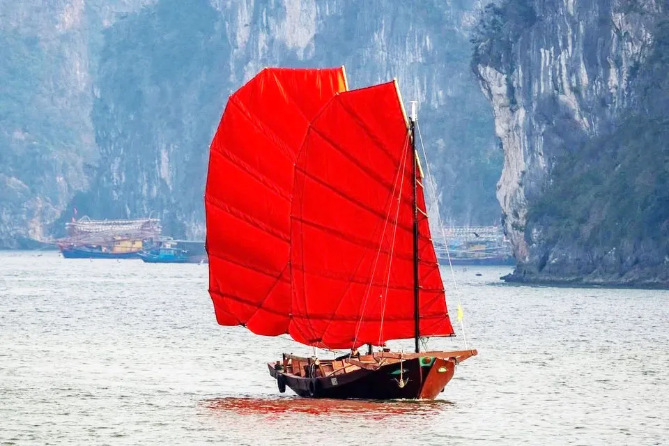 Vịnh Hạ Long được tìm kiếm nhất hè 2026